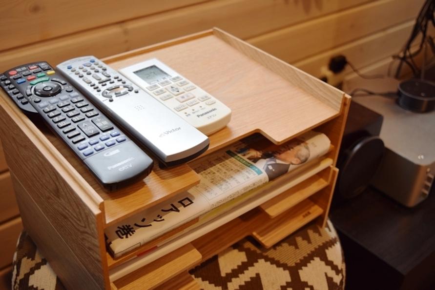 無印良品のMDF書類整理トレーに小物を収納するイメージ