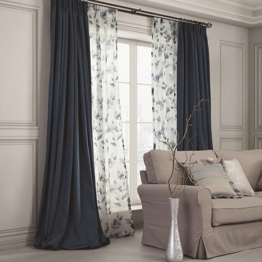 ドレープの出し方で部屋の雰囲気が変わる