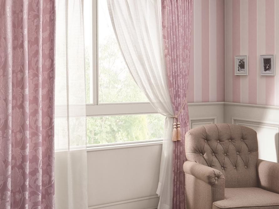 カーテンレールやアクセサリーも種類が豊富