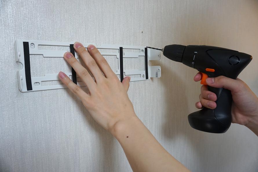 IKEAのウォールブラケットを設置するイメージ