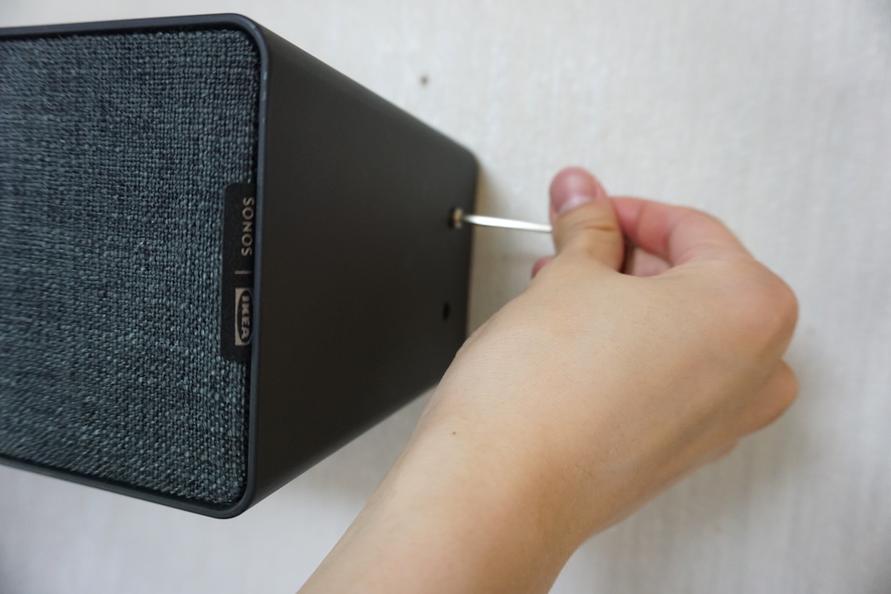 IKEAのSYMFONISKを壁に設置するイメージ