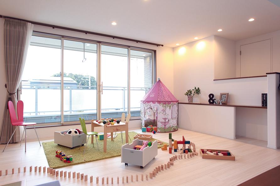 家庭内事故の約70%!転倒・転落から子どもを守るには