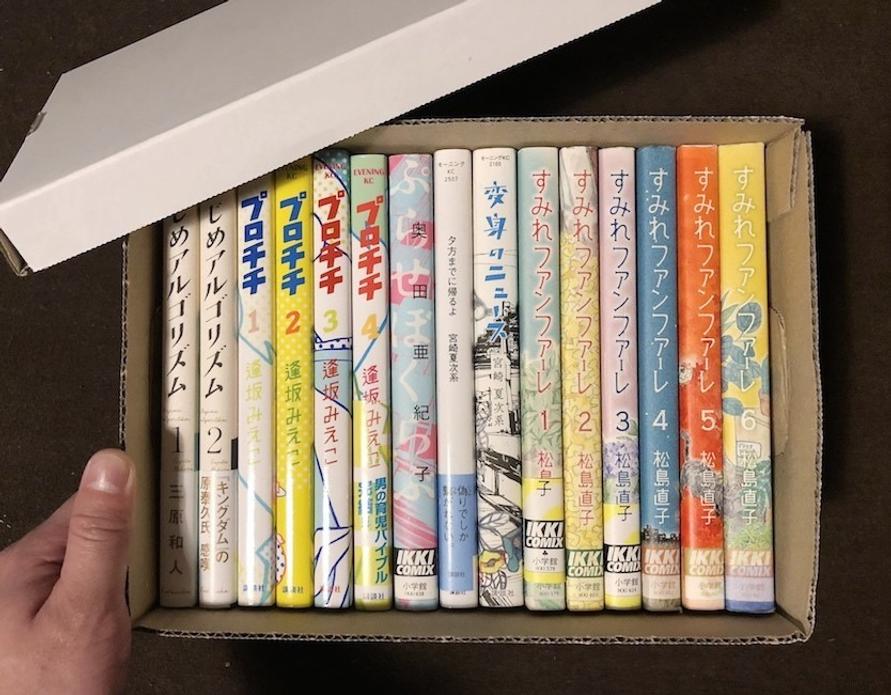 Seriaの漫画収納ボックスにマンガを収納したイメージ