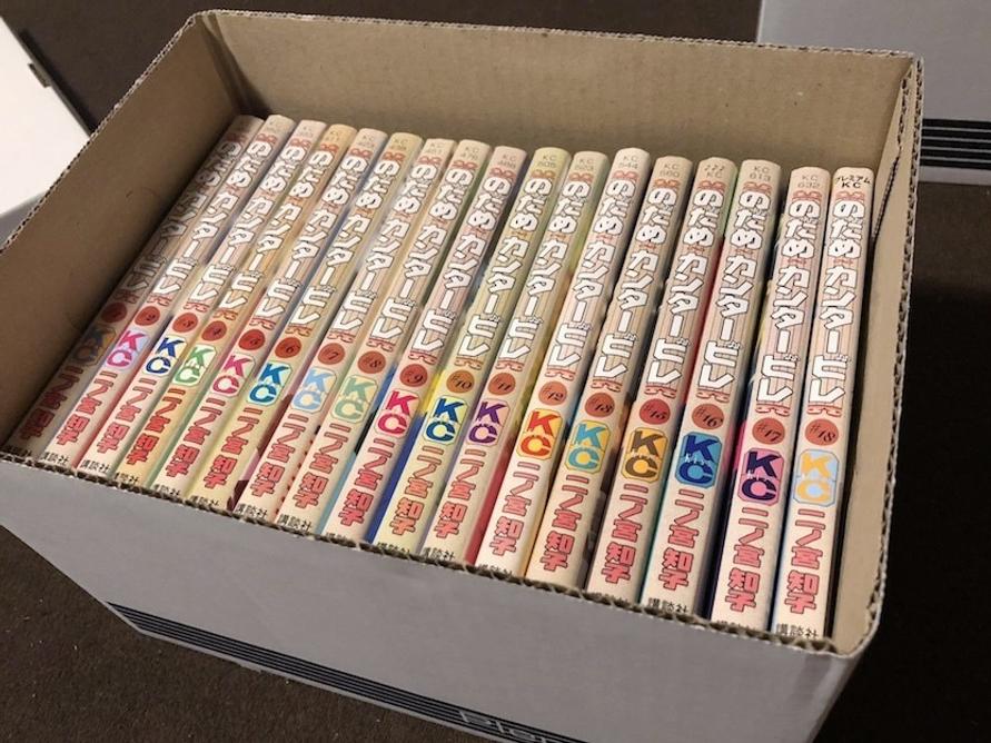 Seriaの漫画収納ボックスにマンガを収納したイメージ