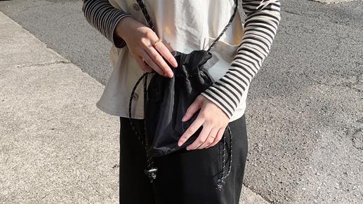 身軽なお出かけが叶う「巾着バッグ」。日常使いはもちろん、銭湯・スパに行くときも愛用している理由はね…