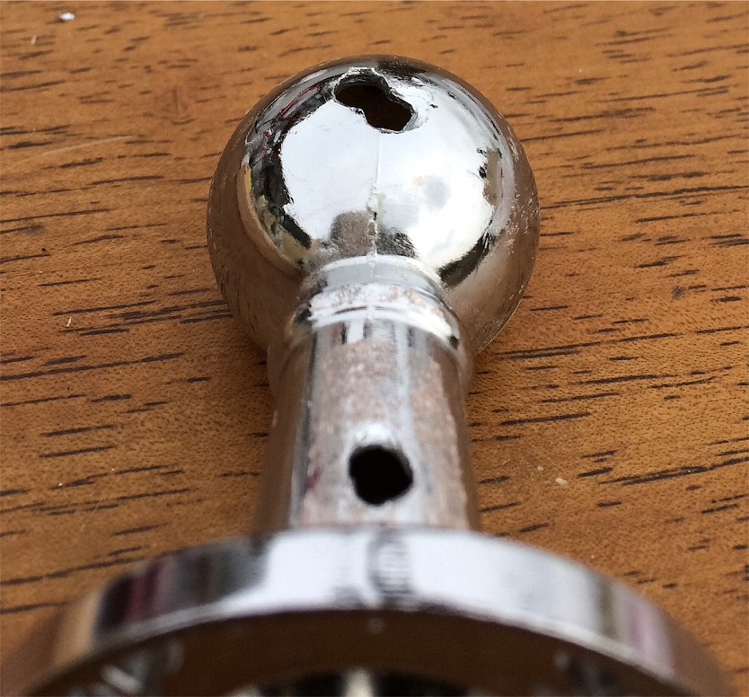 DIYのプロに教わる、アンティーク風の卓上ランプをDIYする方法