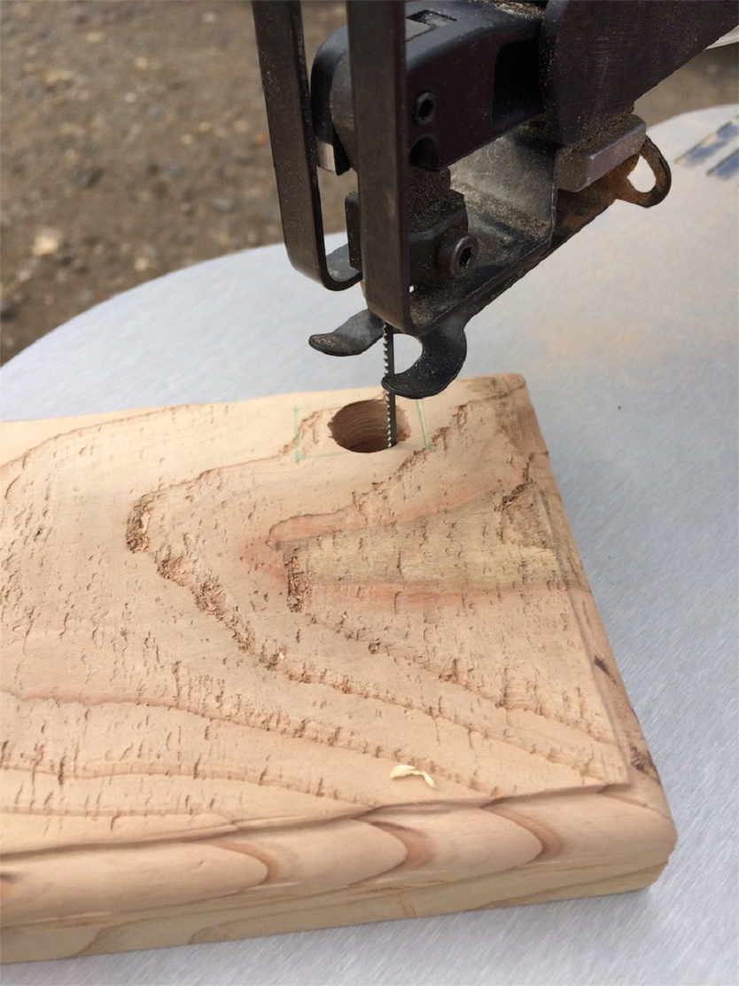 DIYのプロに教わる、アンティーク風の卓上ランプをDIYする方法