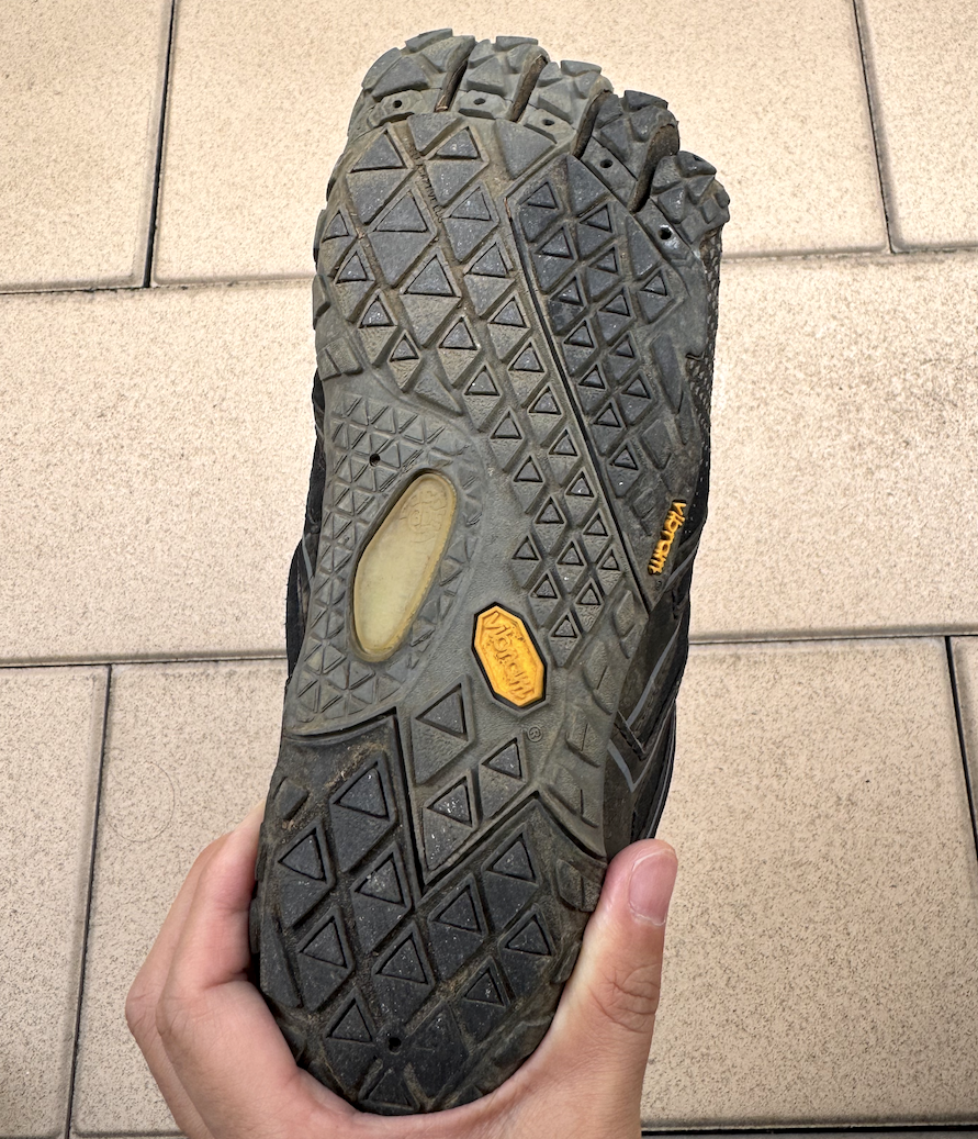 V-TRAIL2.0シリーズの旧型の靴の裏(ソール)ゴツゴツしている