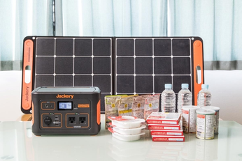 Jackeryのポータブル電源 ソーラーパネル セットは防災からキャンプまで使える「万能ギア」だった